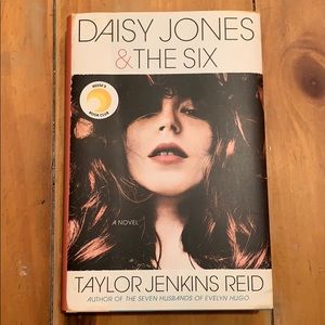 Book- Daisy Jones & The Six